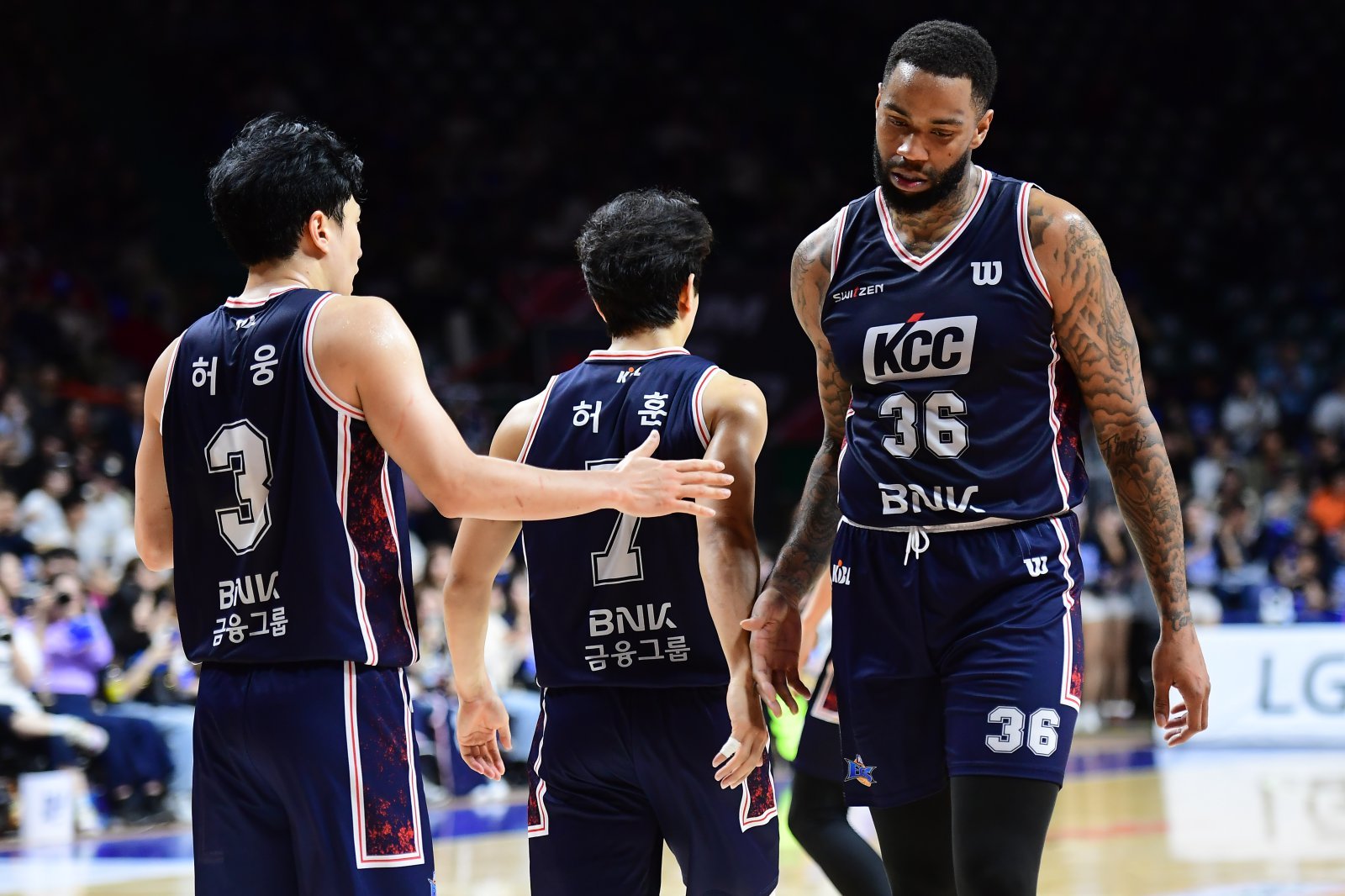 프로농구 KCC, 정관장과 4강 PO서 승리…챔프전까지 ‘1승’