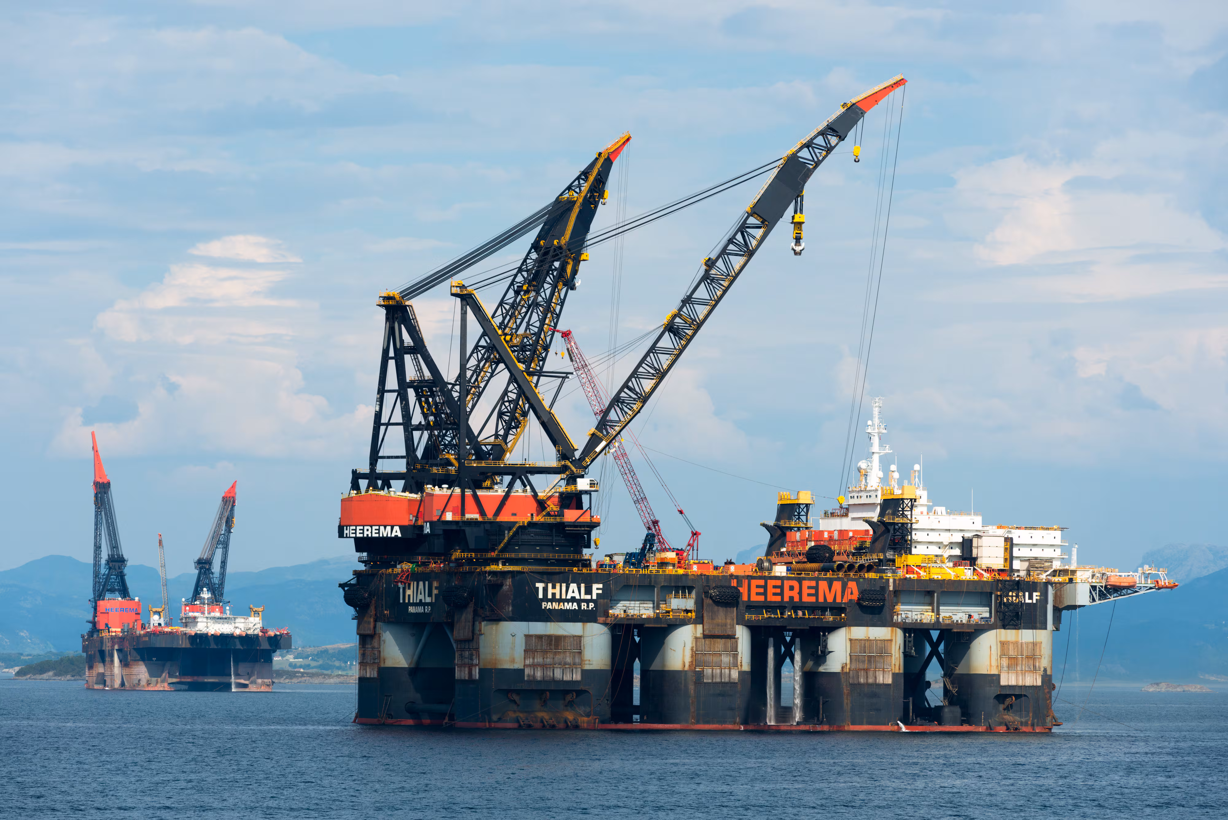 Los países petroleros de fuera del Golfo hacen caja con la crisis de Ormuz