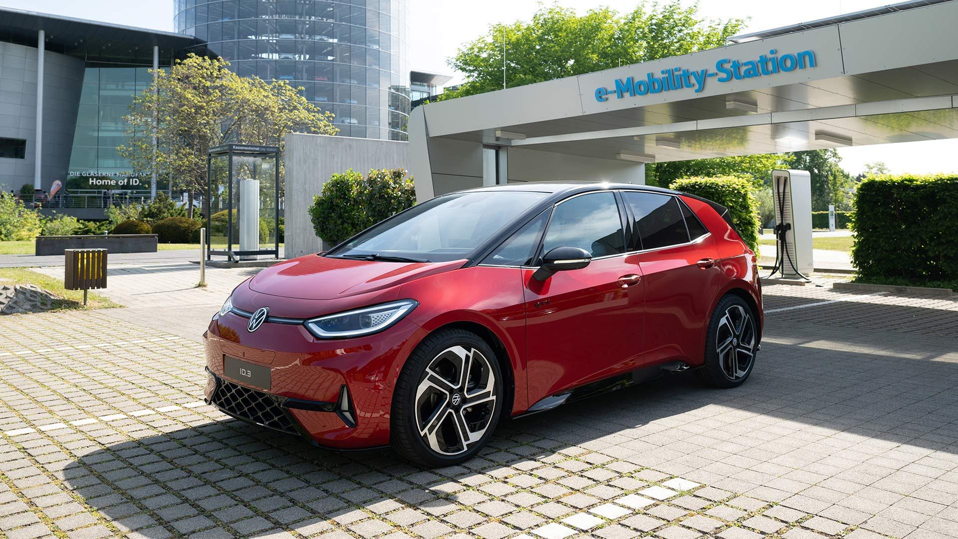 VW stößt Tesla in Deutschland vom Thron