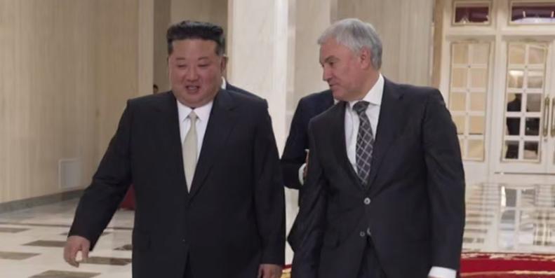 김정은 만난 러 국방장관 “군사협력 격상 5개년 계획 체결 준비”