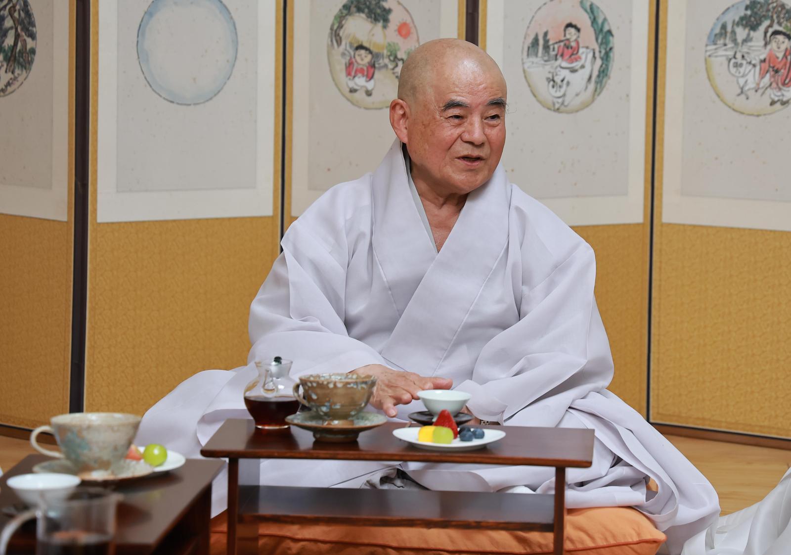 “걱정-근심은 모두 마음속의 어둠… 싸우려 말고 등불 하나만 켜세요”