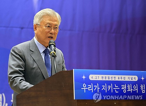 Ex-President Moon urges N. Korean leader to return to dialogue on summit anniv.