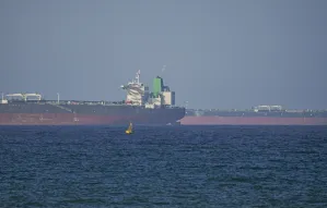 Trump pede que Irã assine acordo após notícia sugerir que EUA podem estender bloqueio