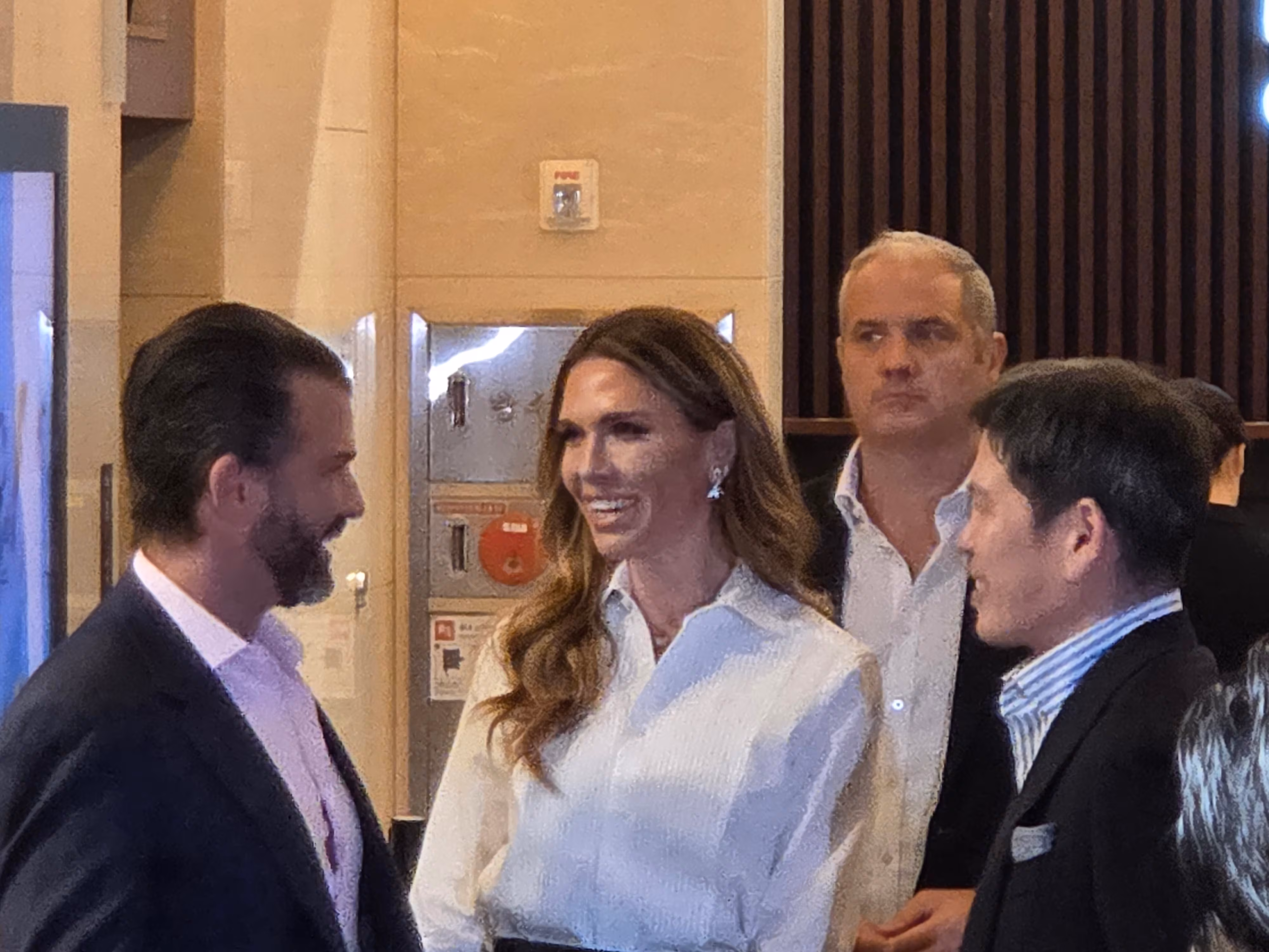 트럼프 장남, 약혼자와 정용진 회장 부인 콘서트 참석