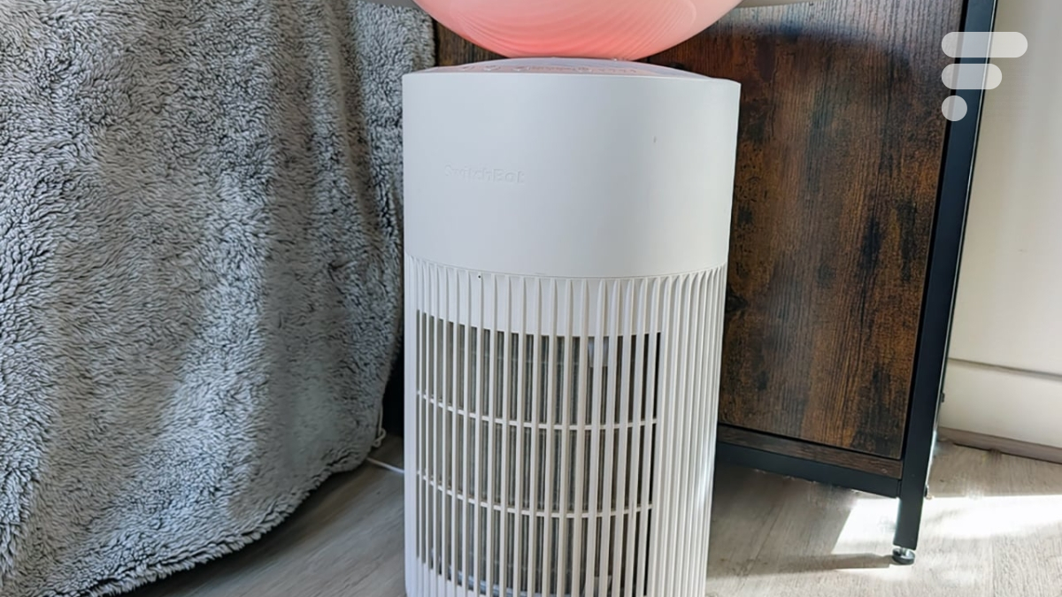 Cette table purifie l’air et recharge votre smartphone : j’ai testé la SwitchBot Air Purifier Table