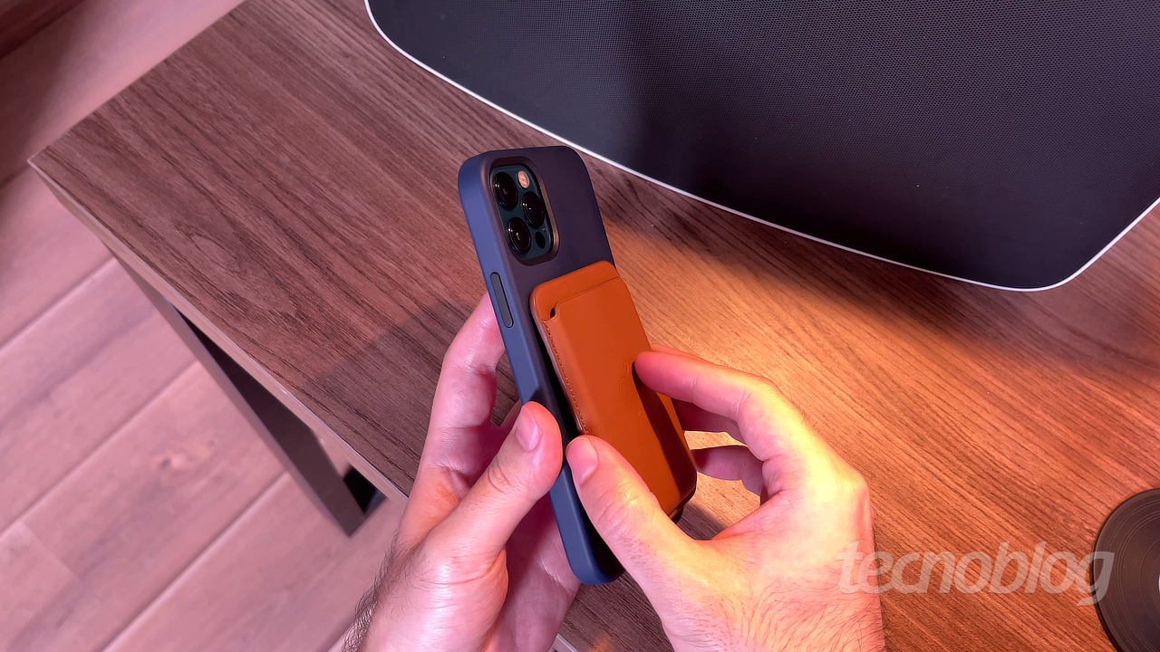 Apple pode abandonar o MagSafe em futuros iPhones