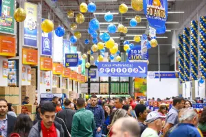 Assaí tem resultados em linha com o esperado, mas ainda fracos; ação cai mais de 4%