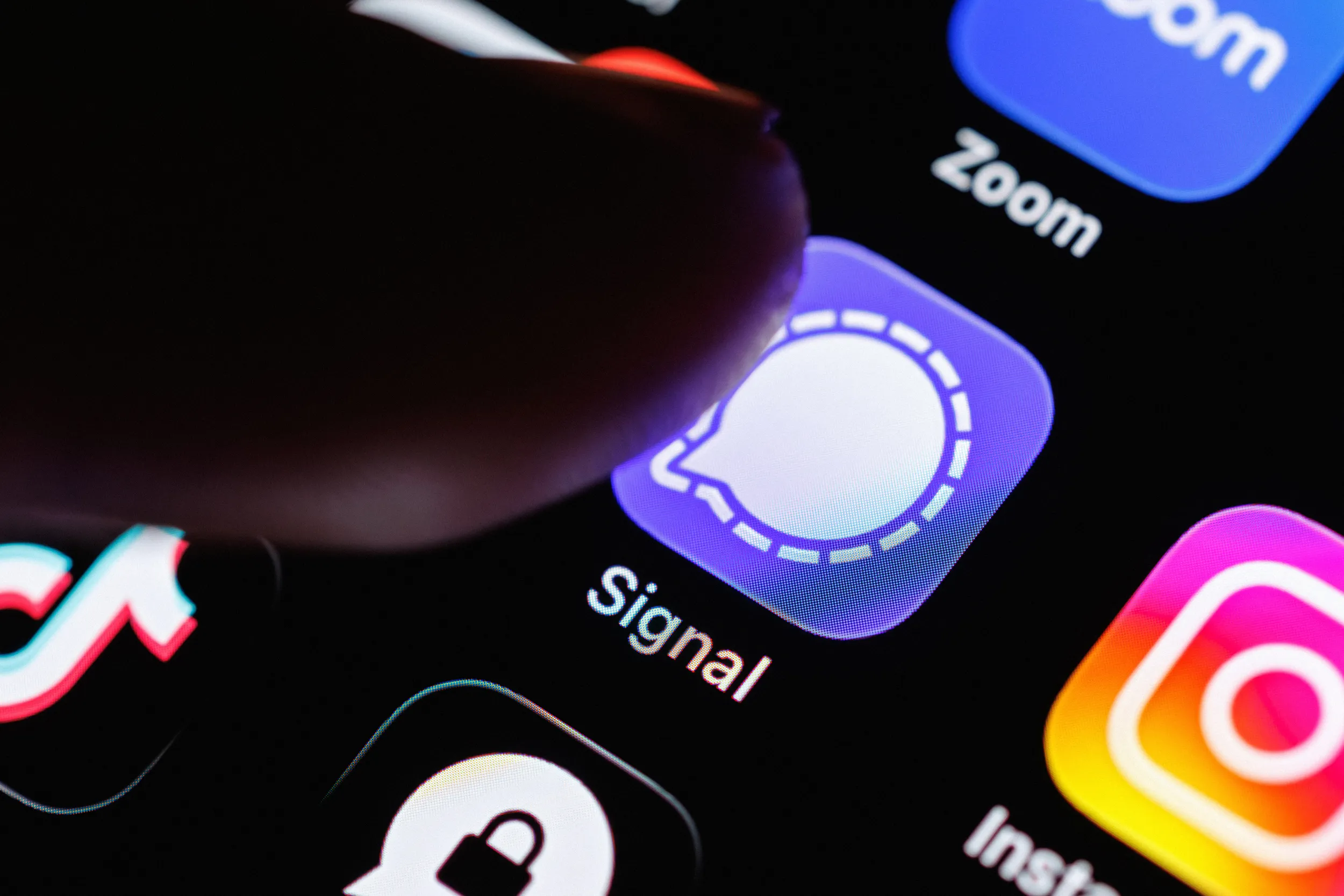 Your Phone Notifications Reveal More Than You Realize. Here’s How to Lock Them Down