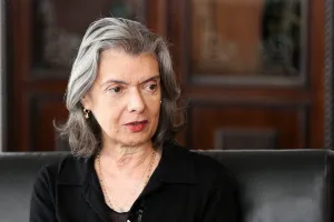 Cármen Lúcia defende criação de brigadas eleitorais para candidatas mulheres