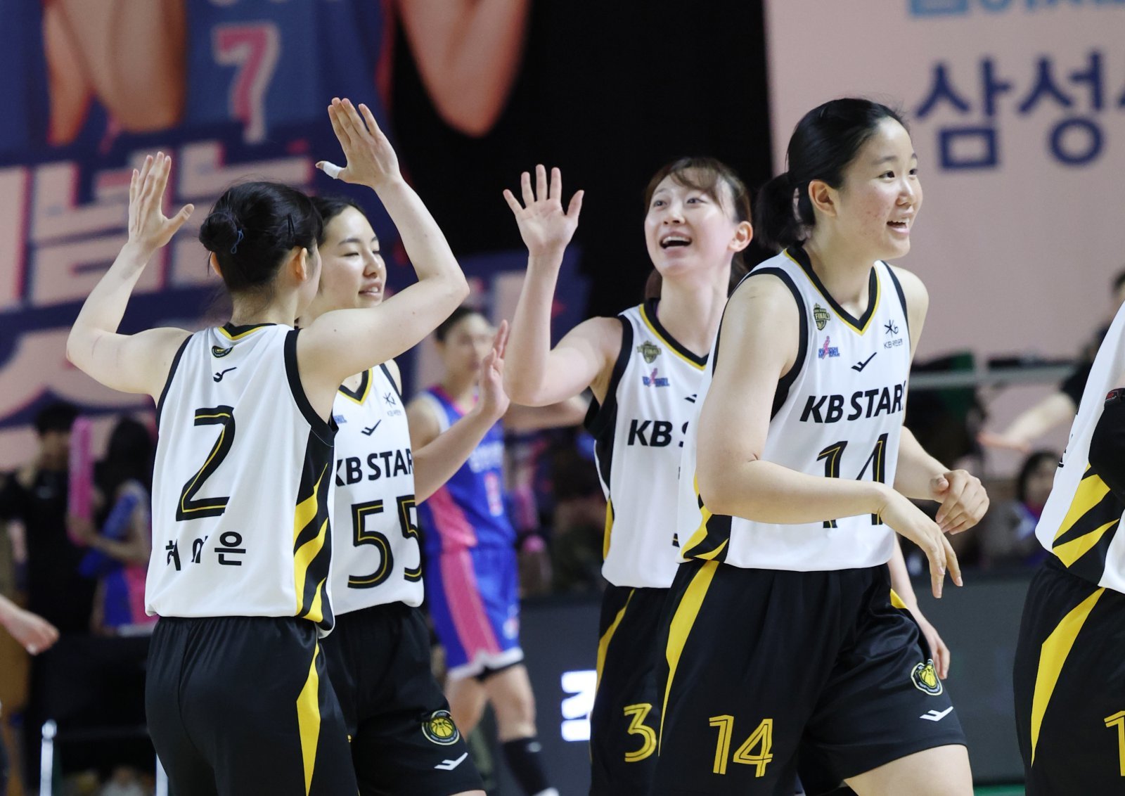 여자농구 KB, 삼성생명 꺾고 ‘통합 우승’…허예은 MVP