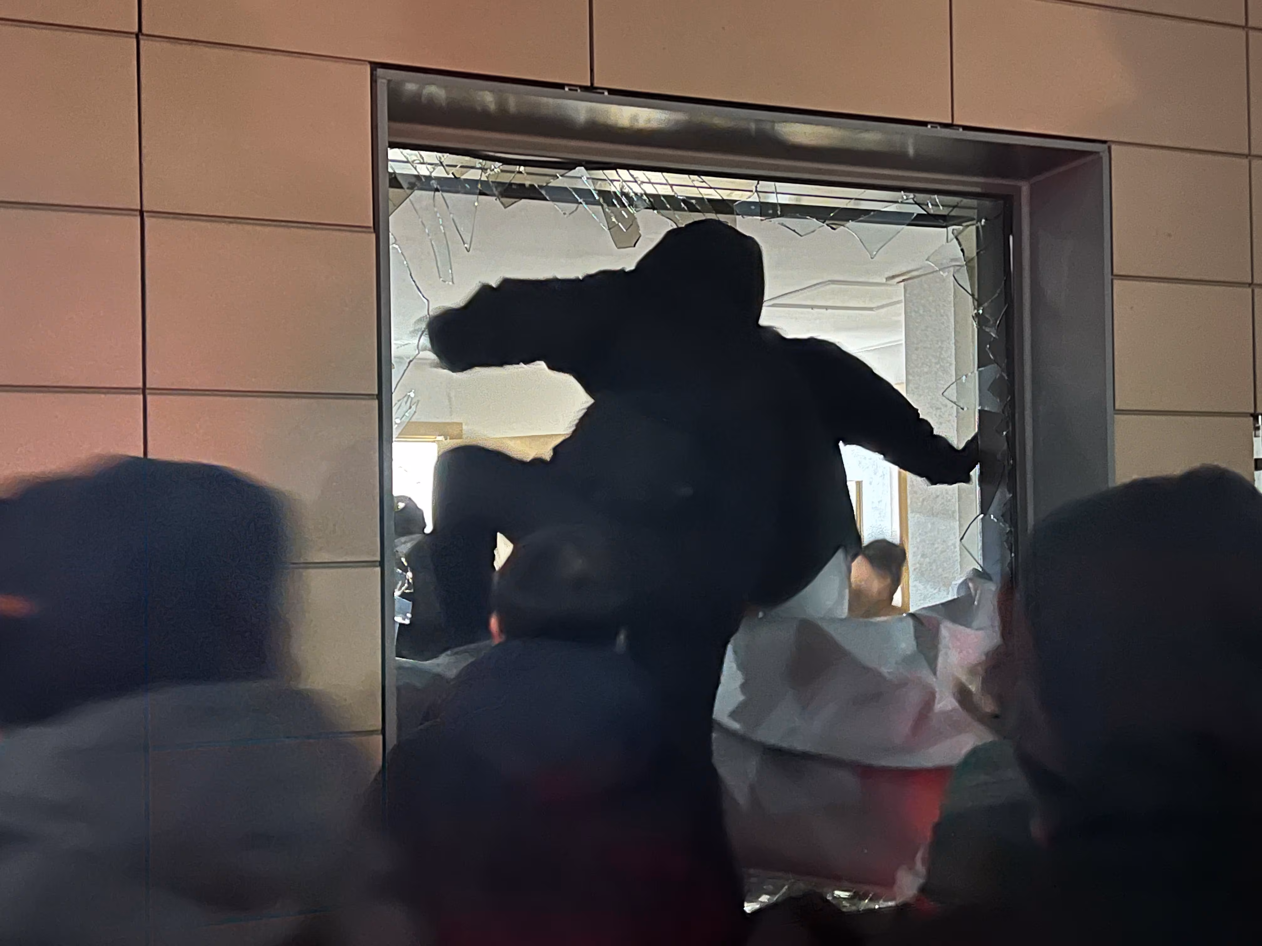 대법, ‘서부지법 난동’ 18명 유죄 확정... 다큐멘터리 감독은 벌금 200만원