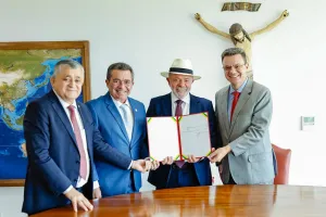 Lula assina nomeação de Odair Cunha para o cargo de ministro do TCU