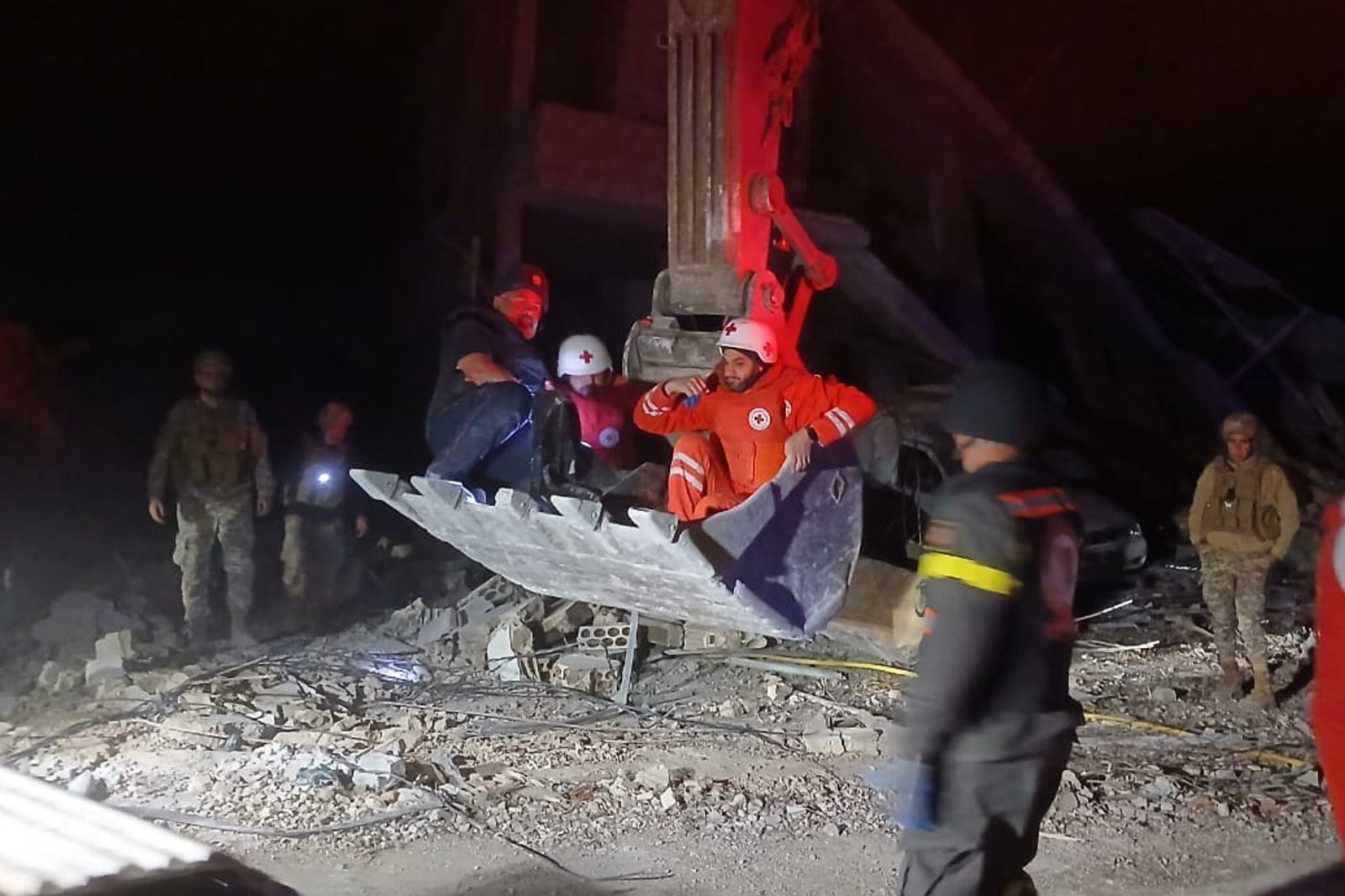 이스라엘·레바논 휴전 유명무실화…이 “더 세게 공격” 헤즈볼라 “침략 맞설 것”