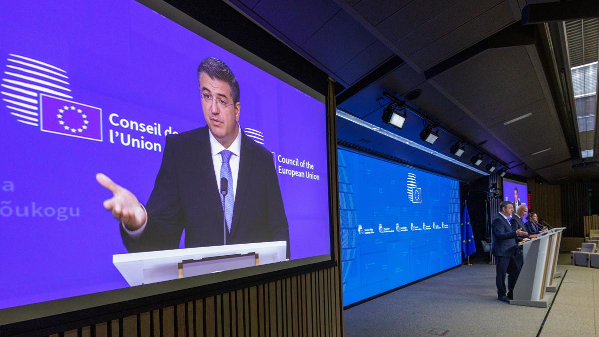 Bruselas prepara un plan para garantizar el combustible de aviones en casos extremos