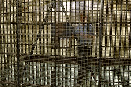 Женщина напала на подругу с ножом за колдовство