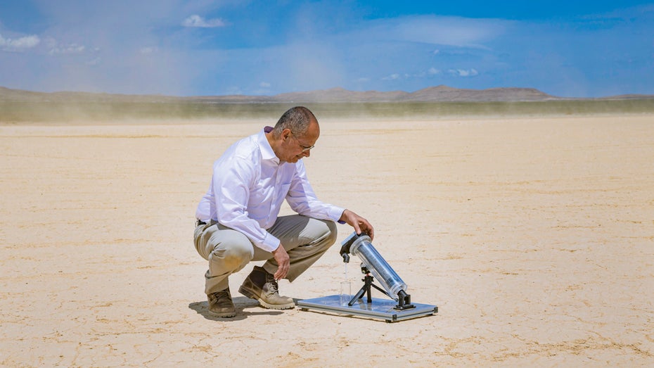 Umwelttechnologie: Chemie-Nobelpreisträger zapft Trinkwasser aus Wüstenluft – ohne Strom