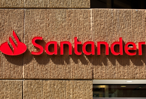 Santander (SANB11) lucra R$ 3,8 bilhões no 1º tri de 2026, queda anual de 1,9%