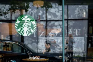 Starbucks eleva guidance do ano após retomada mais forte do que o esperado nos EUA