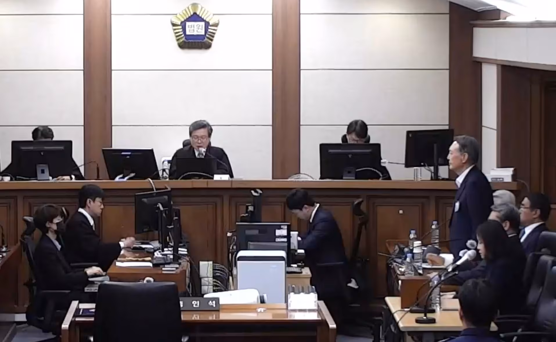 尹 ‘체포 방해’ 2심 징역 7년... 내란재판부서 형량 2년 늘려