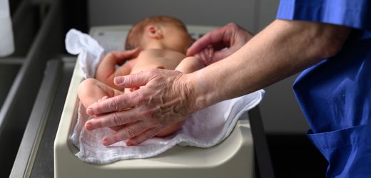 Screening bei Neugeborenen: Bluttest wird ab Mai erweitert