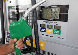 Lula afirma que mistura de etanol na gasolina deve subir e indica alta para biodiesel