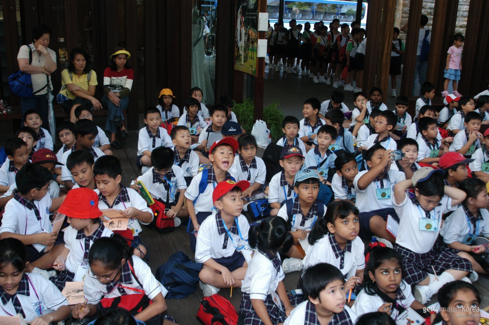 “학폭 시 회초리”…초등 고학년 남학생부터, 싱가포르 반응은