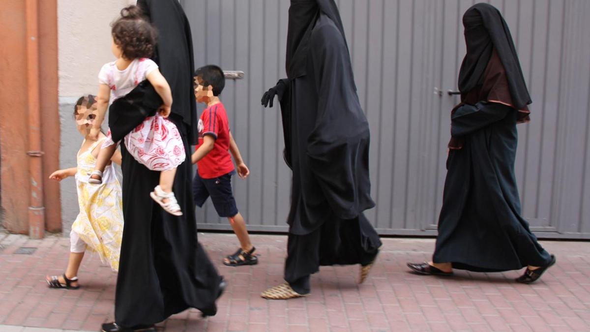 Lleida prohibirá el burka en la vía pública y espacios municipales
