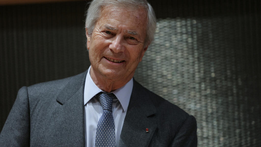 Vincent Bolloré assure que "Grasset continuera" avec "de nouveaux auteurs" pour remplacer les départs