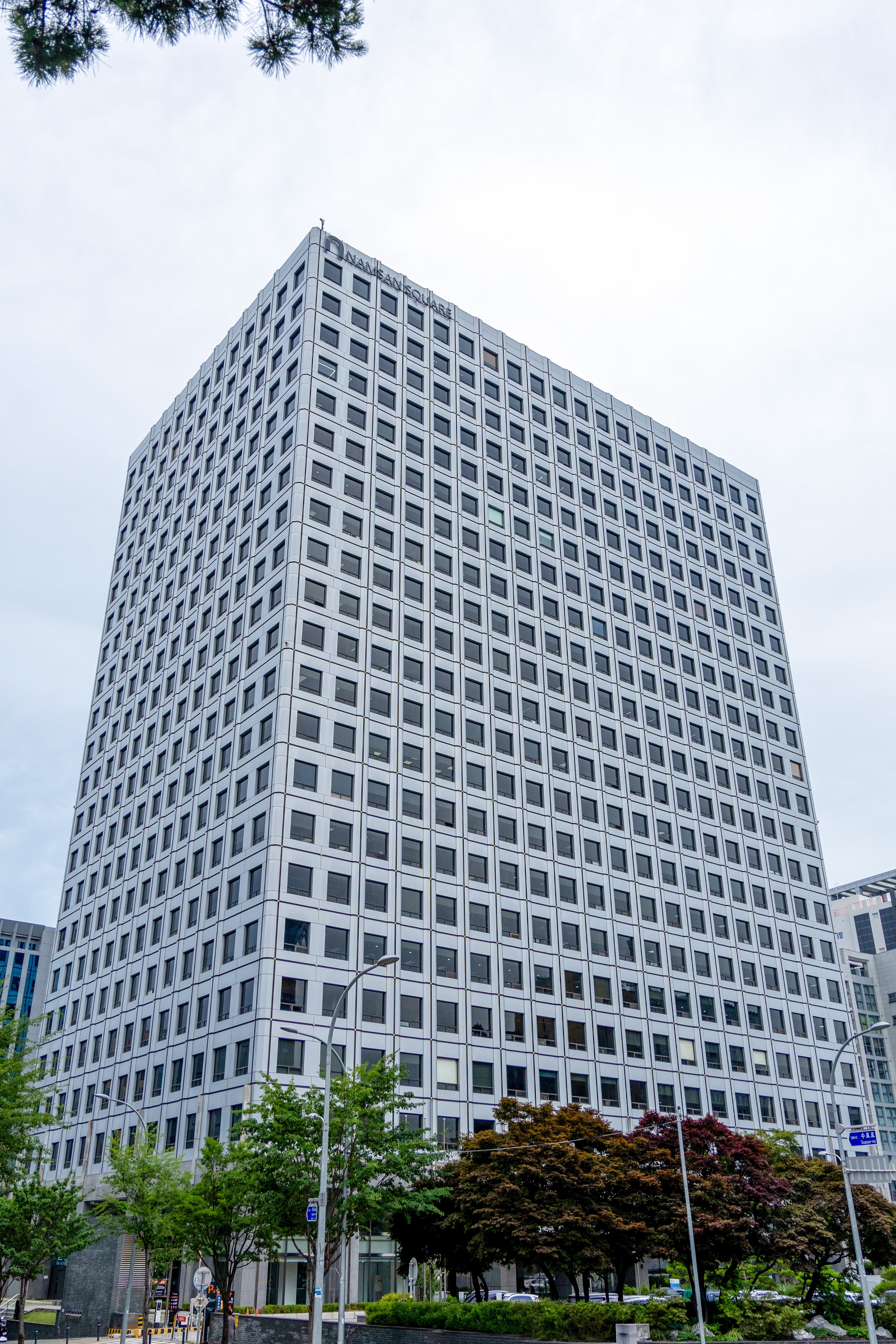 ‘실버 주택’ 늘리는 생보업계 “돌봄 시설 여전히 부족… 규제 완화 필요"