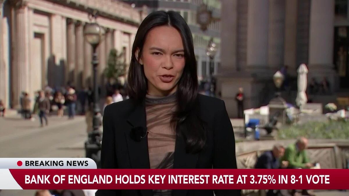 BOE Holds Rates as Officials Signal Future Hikes