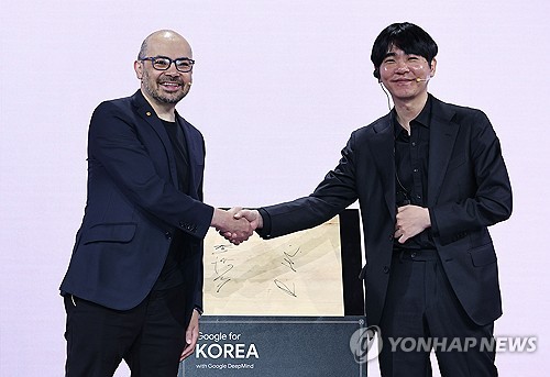 DeepMind chief reunites with baduk champion 10 yrs after historic match