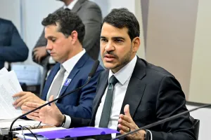 Com 16 votos, comissão do Senado aprova indicação de Messias para ministro do STF