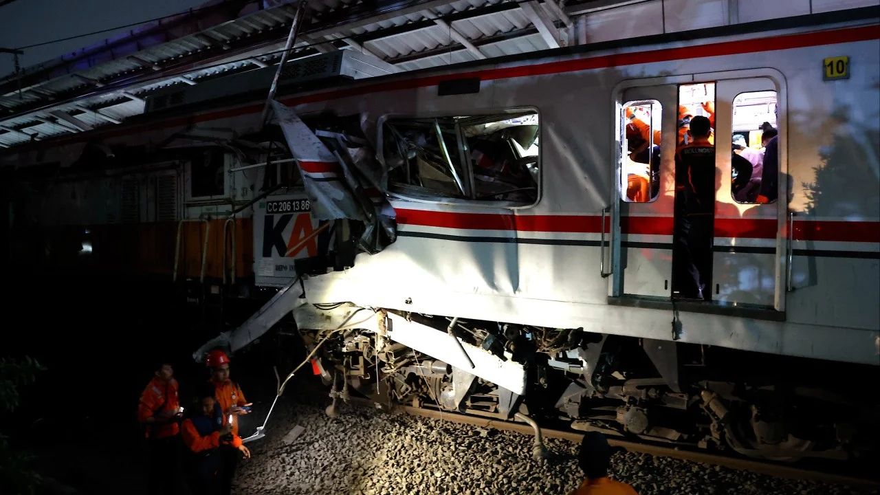 4 killed and dozens injured in train crash outside Jakarta