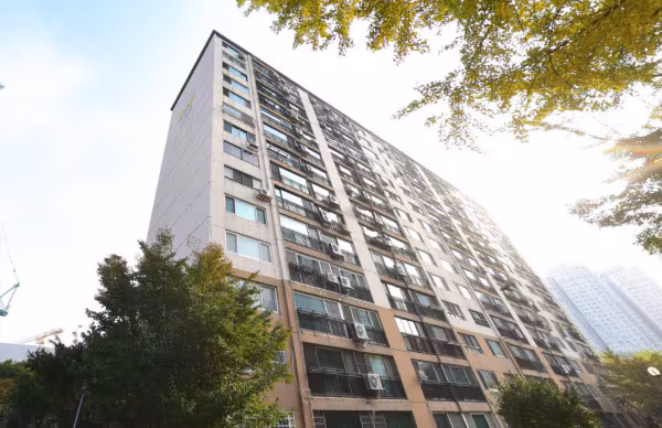 낙동강 오리알 될 뻔한 신반포20차, 하이엔드 달고 재건축 속도