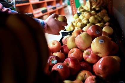 Трутнев потребовал объяснить цены на яблоки на Чукотке