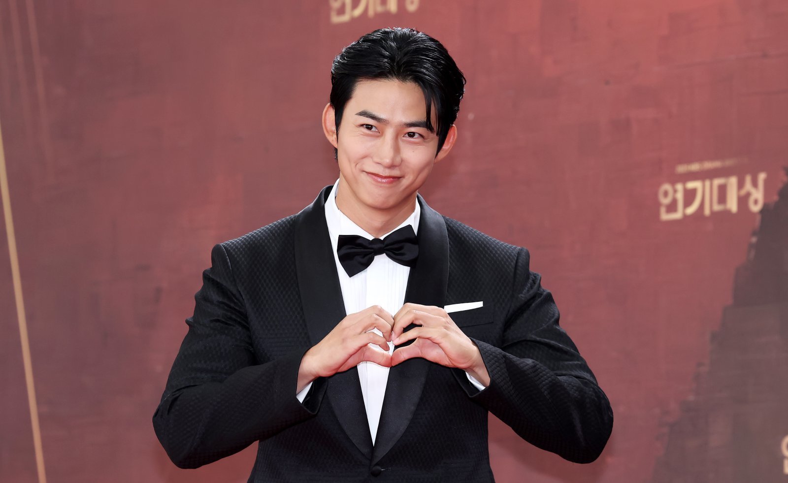 옥택연 비공개 결혼식 사진 유출…신부 얼굴 노출 논란