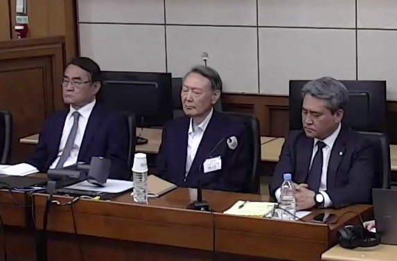 尹 ‘체포 방해’ 2심 징역 7년… 형량 2년 늘어