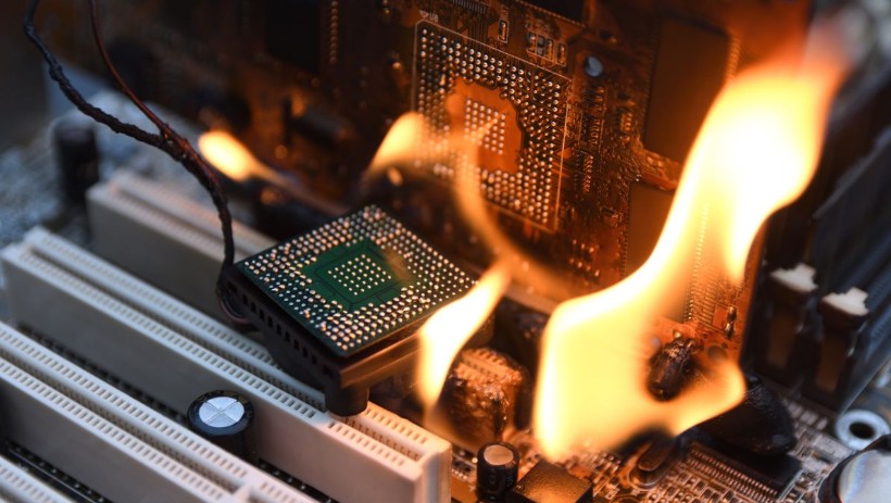 Мемристор для Венеры: как ученые из США сделали память, которая не боится 700 °C