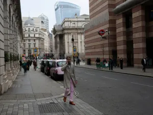 Bolsa de Londres fecha estável com ponderações sobre guerra, BoE e balanços