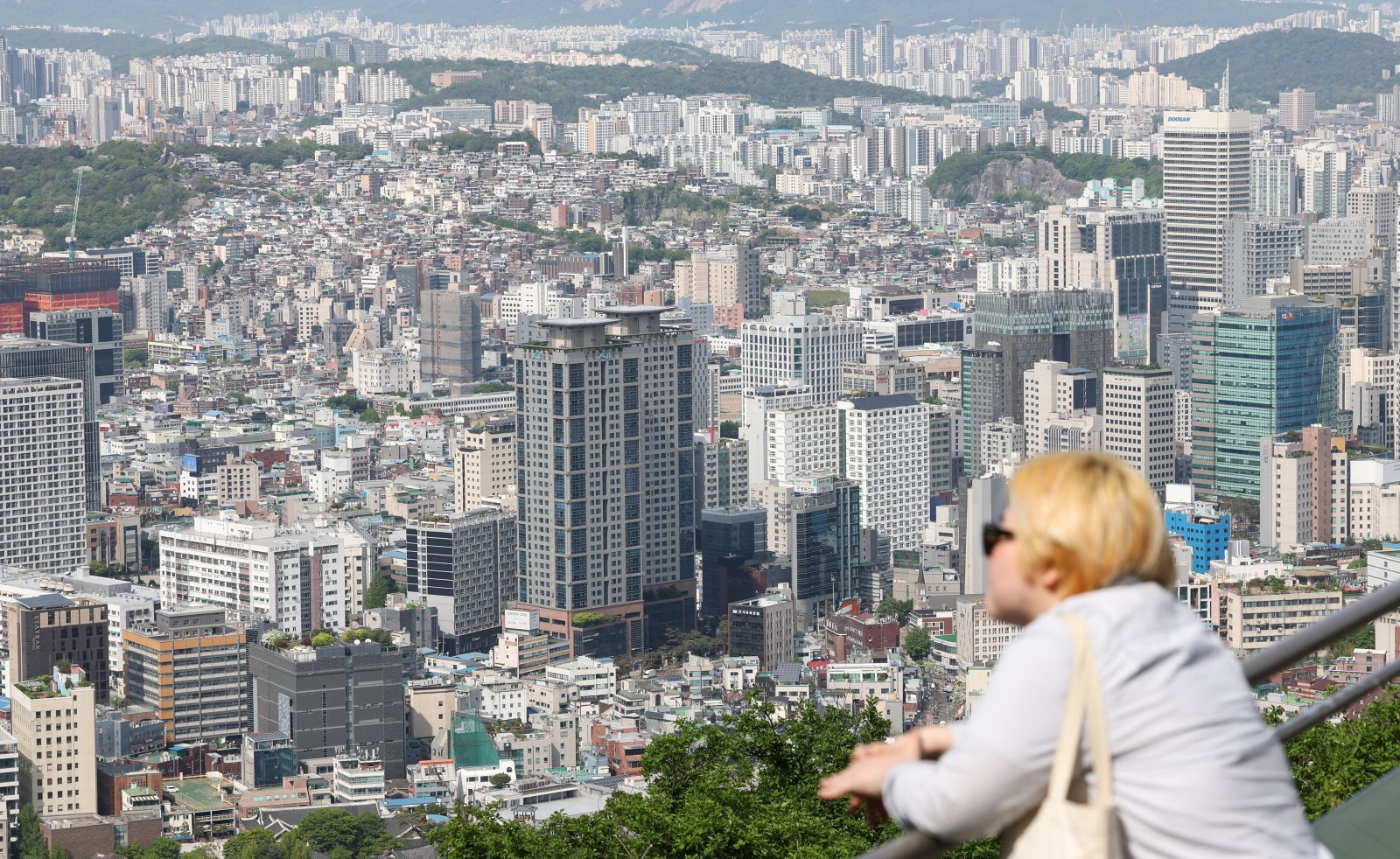 서울 중산층 아파트 평당 5000만원 첫 돌파…내 집 마련 더 멀어져