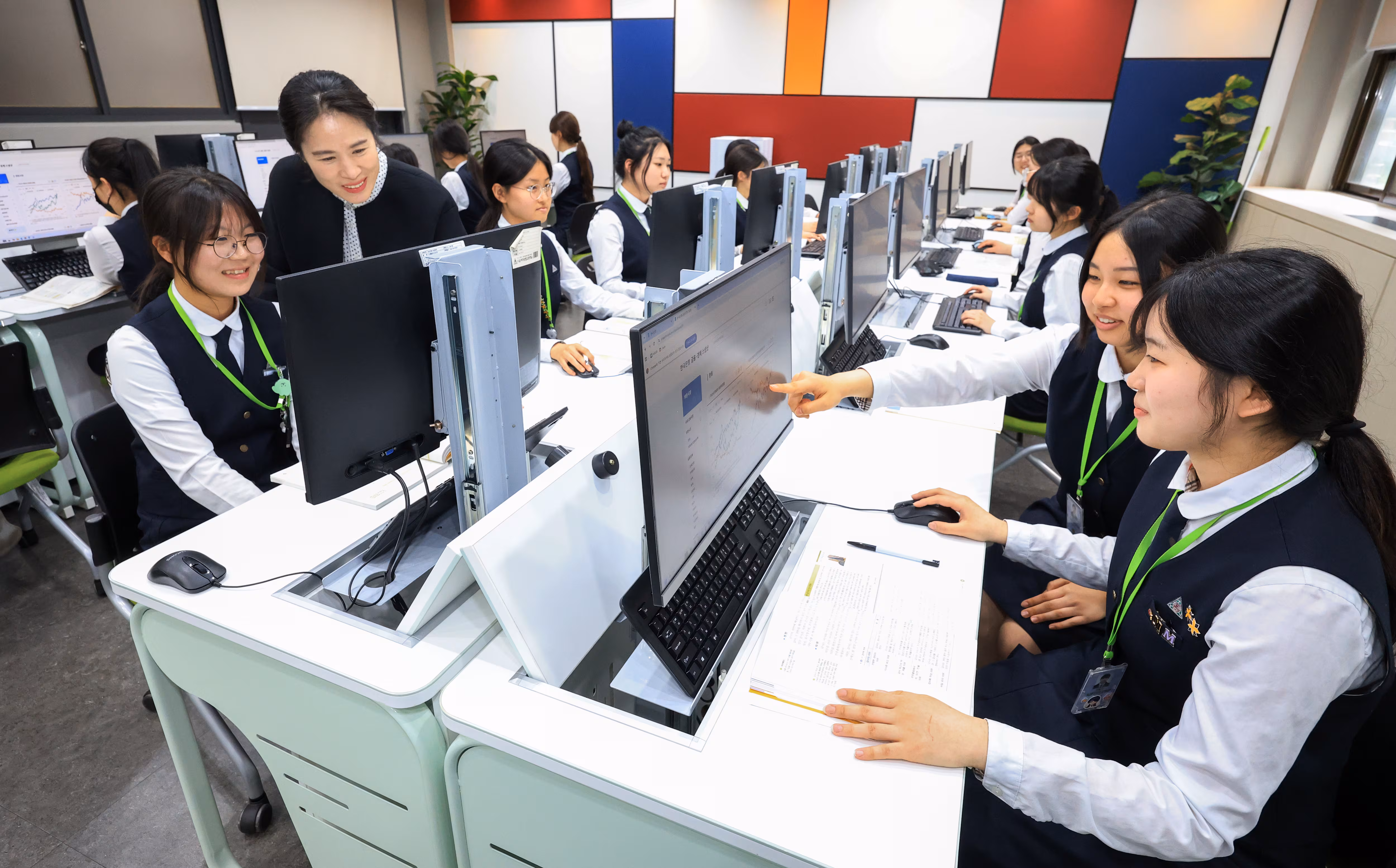 한국은행·대기업에도 ‘쏙쏙’… 100% 취업, 개교 100년 서울여상