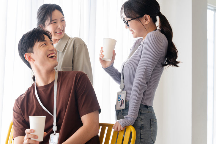 “비흡연자도 ‘담타’ 필요해”…라이터 대신 클릭, 연기 대신 위로