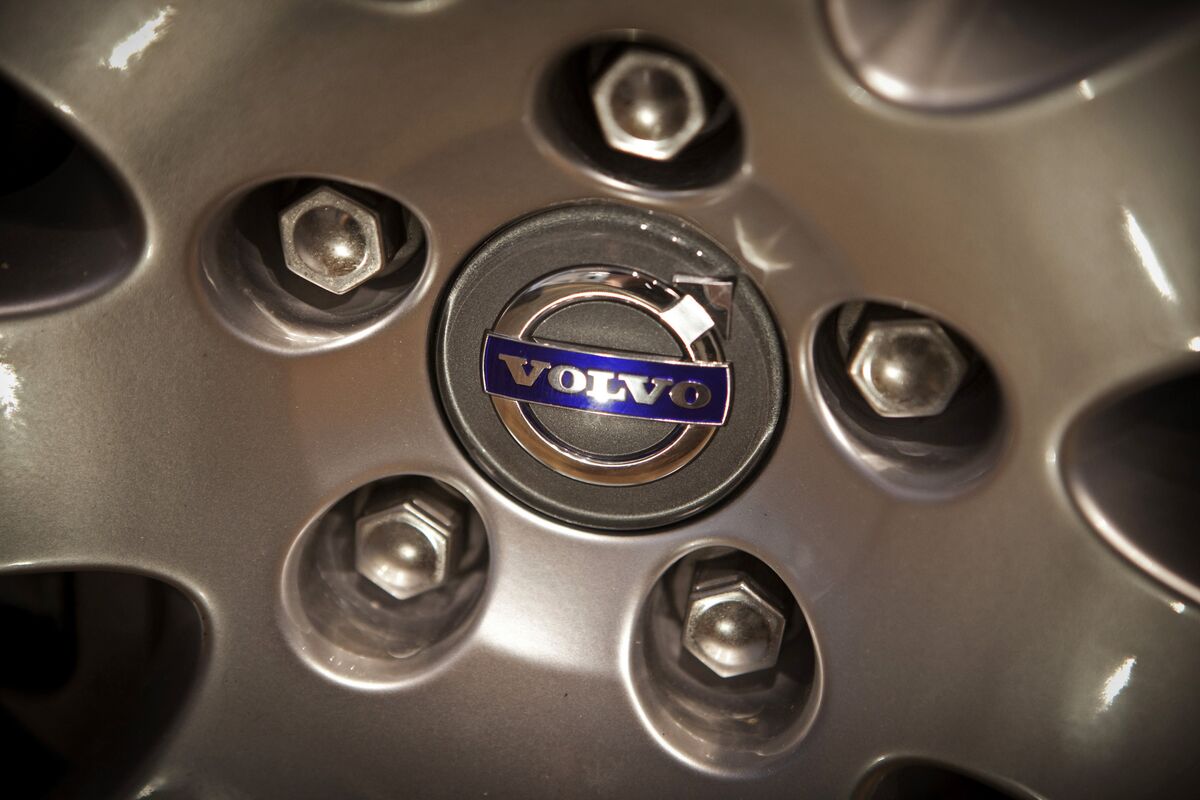 Volvo Car Earnings Slip on Tougher US, China Competition