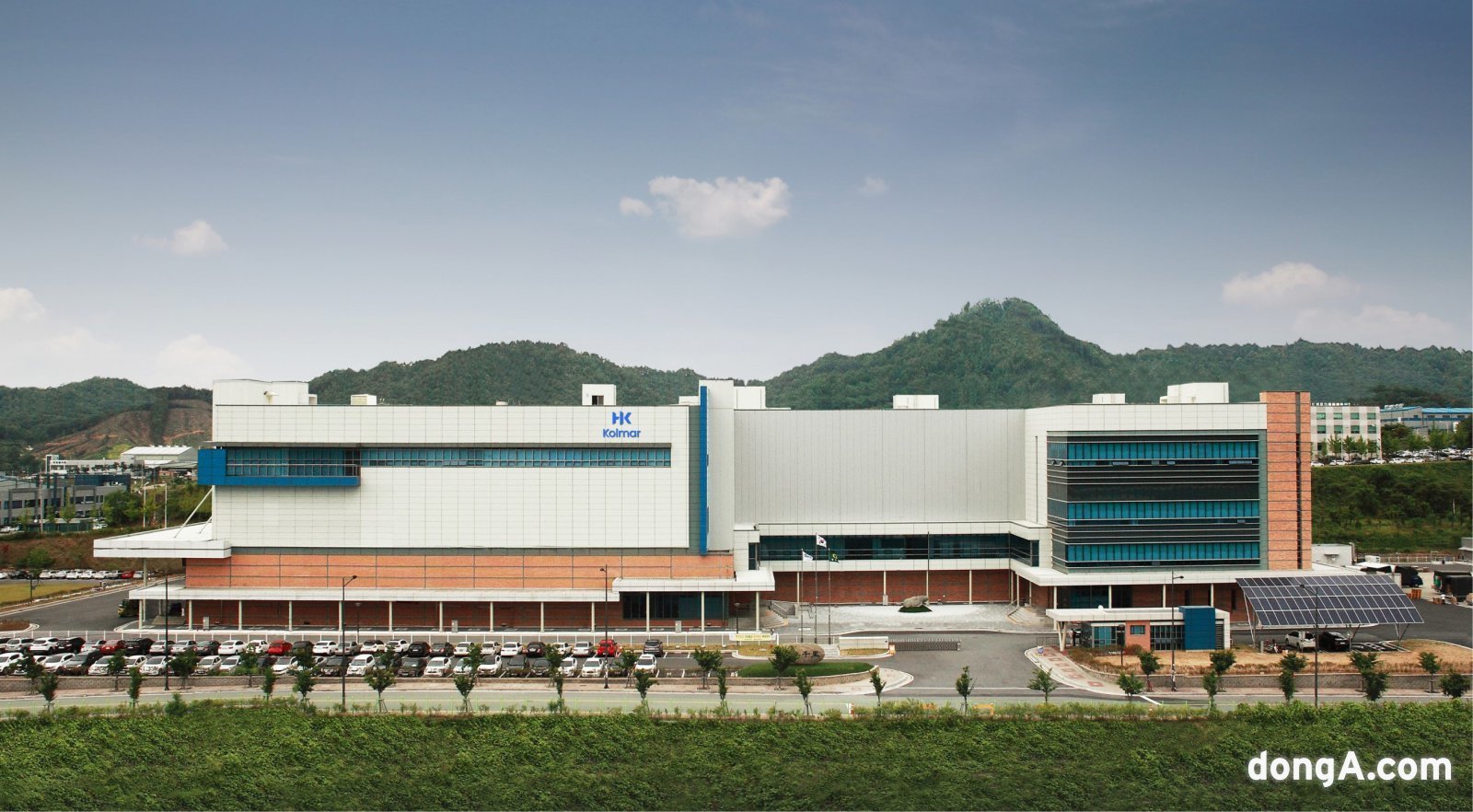 직원 4명으로 시작한 콜마그룹… 36년 만에 ‘대기업’ 지정 쾌거