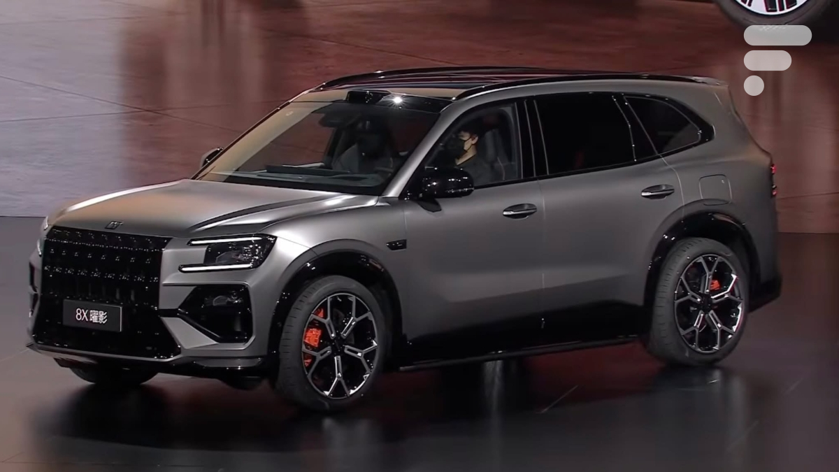 On est monté à bord du Zeekr 8X : 1 381 ch, une recharge en 9 minutes et un luxe indécent face à Porsche et Mercedes