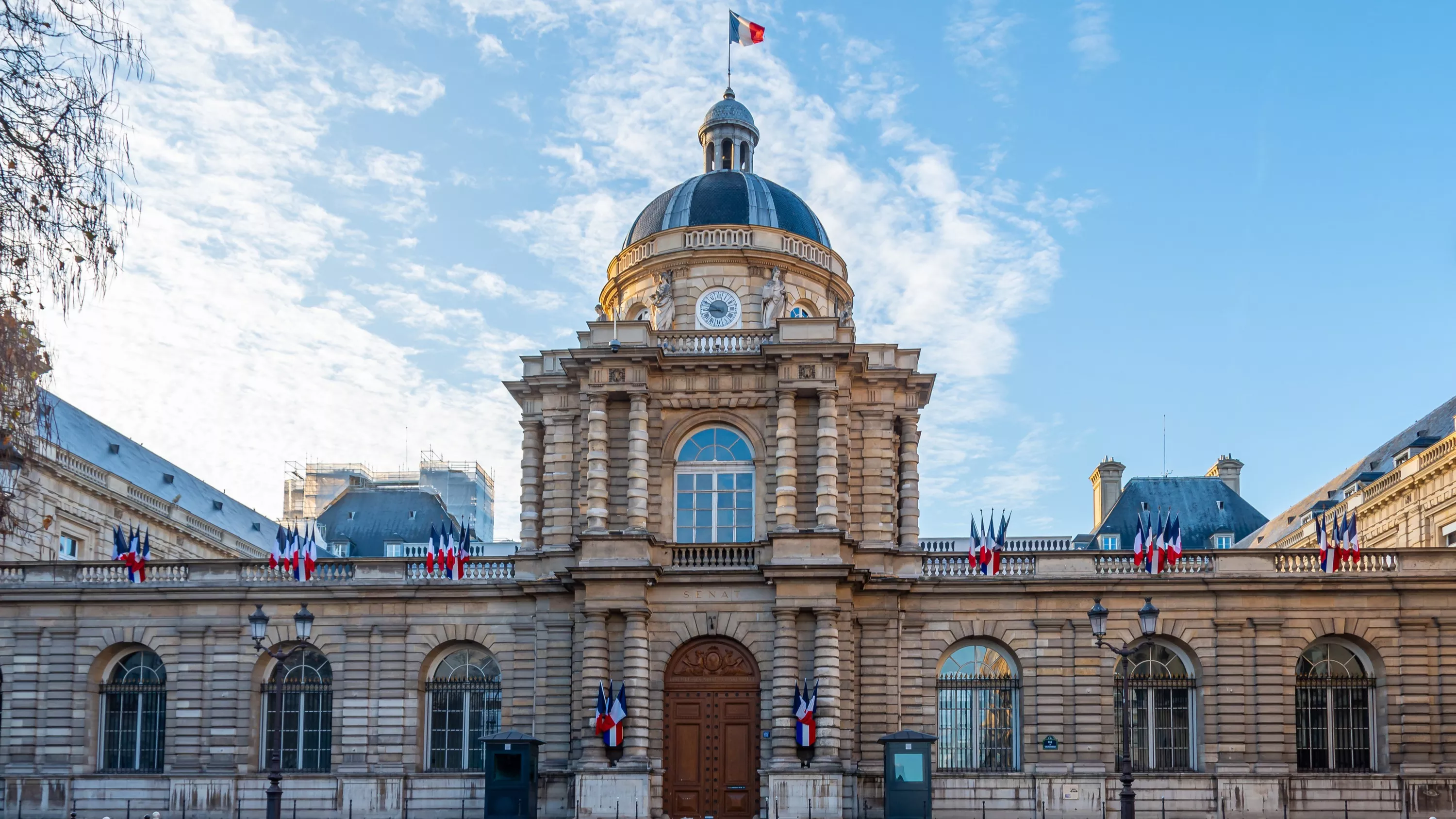 « Manque de crédibilité et affaiblissement de la France en Europe » : le Sénat attaque le gouvernement sur sa gestion du déficit