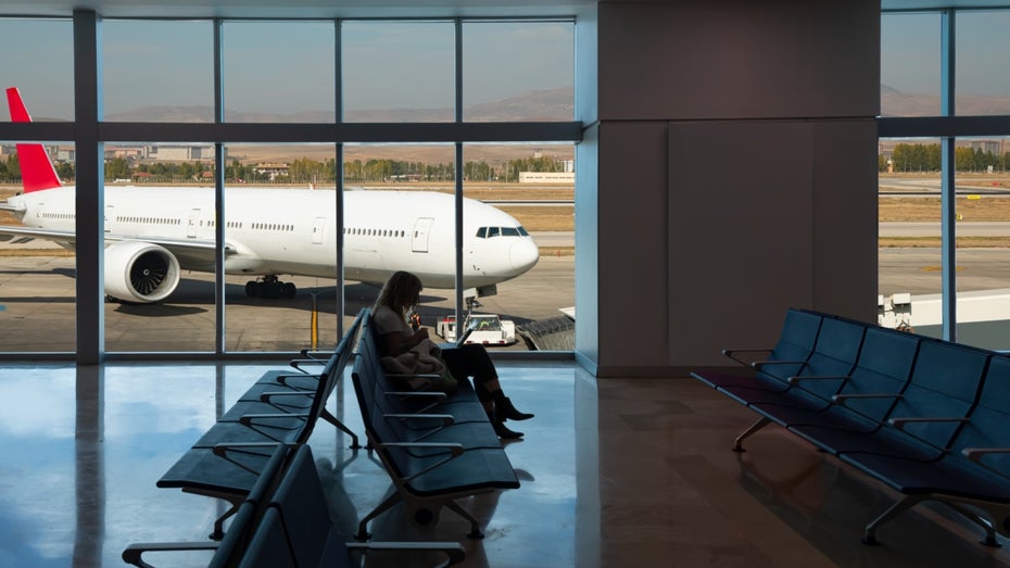 Japan testet humanoide Roboter am Flughafen Tokio – aber die ersten Schritte sind wackelig