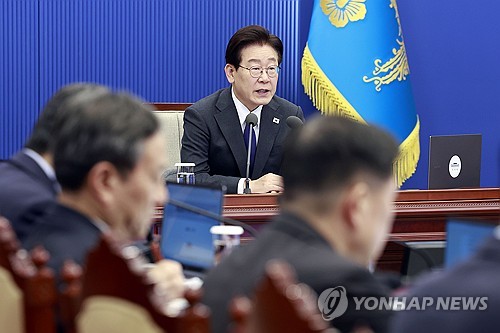 Lee warns excessive labor union demands could harm other workers