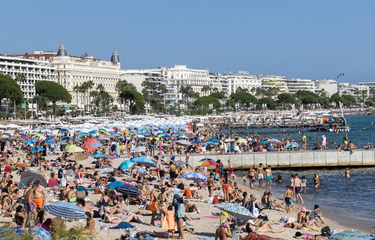 Vacances d’été : Un « net ralentissement des départs » des Français, selon une étude