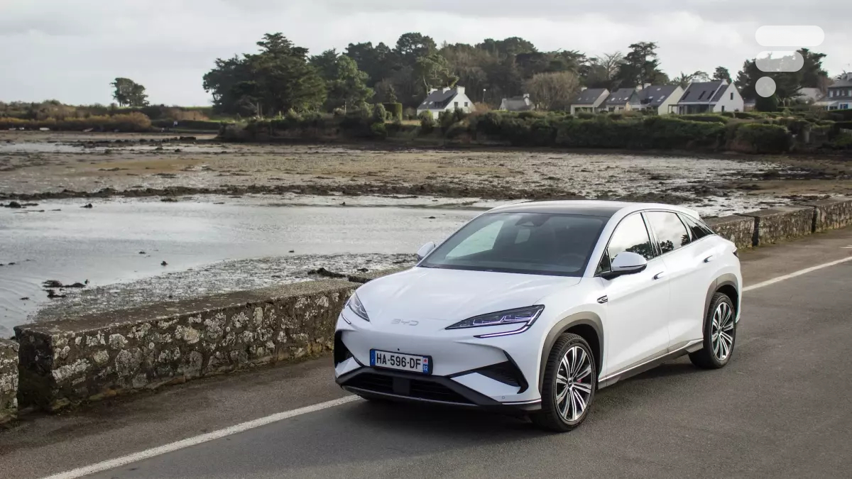 Tesla double ses ventes en France, BYD progresse de 60 %, Xpeng de 115 % et une nouvelle marque chinoise débarque en force